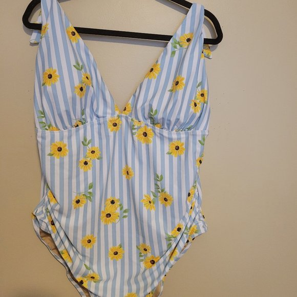 ONE PIECE SWIM SUIT - Picture 1 of 2